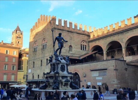 Piazza del Nettuno a Bologna